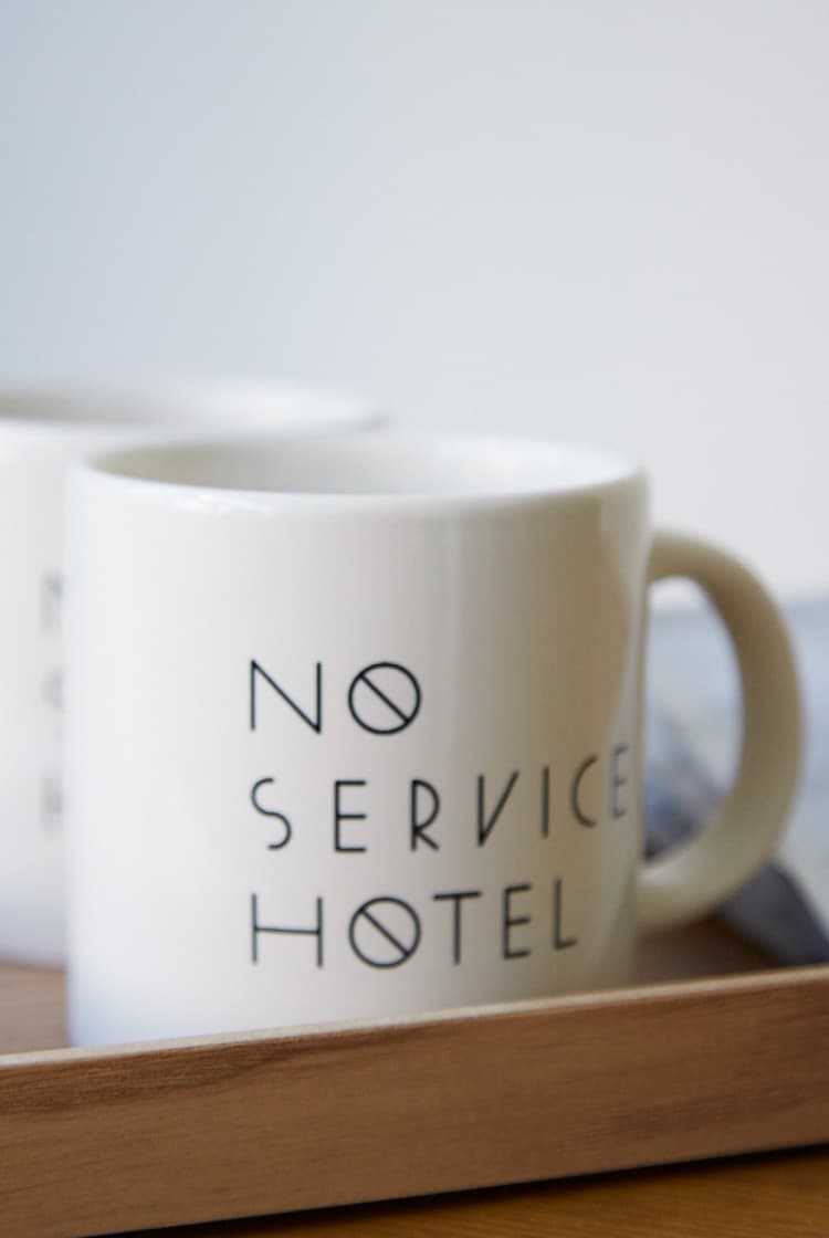 NO SERVICE HOTEL